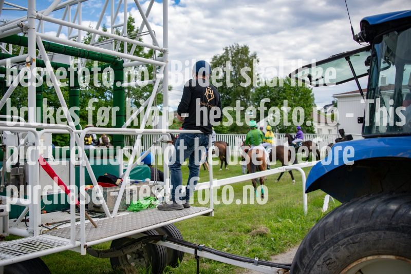 20210626-180408-EKE8231