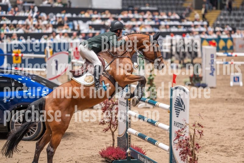 20241018-220536-2024-10-18-22-05-38-16-NIKON-Z-7