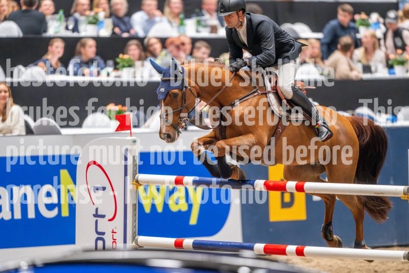 20241018-221403-2024-10-18-22-14-03-41-NIKON-Z-9