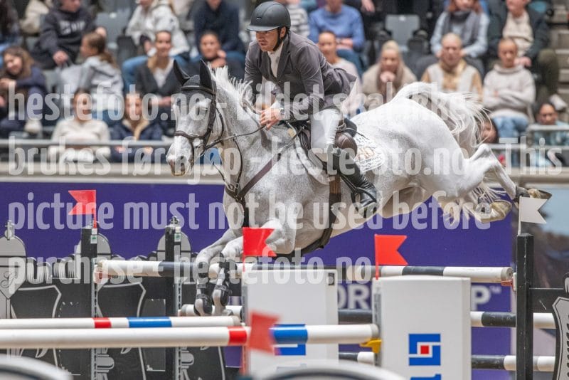 20241020-170002-2024-10-20-17-00-02-48-NIKON-Z-9