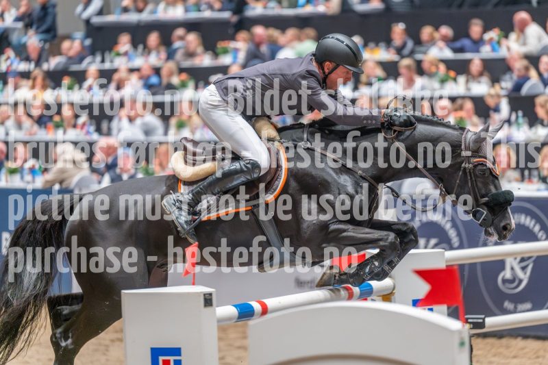 20241020-162843-2024-10-20-16-28-44-52-NIKON-Z-6-2