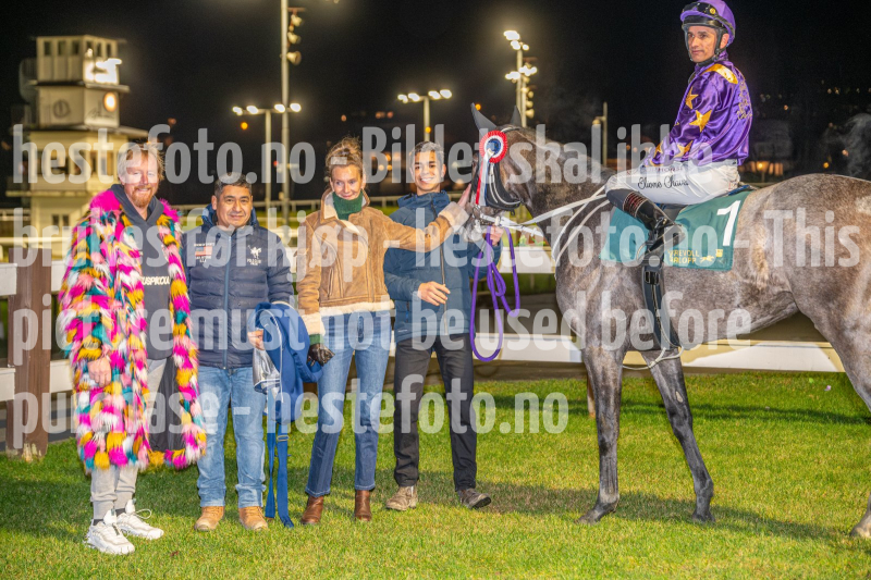 20251113-190140-DSC_0572