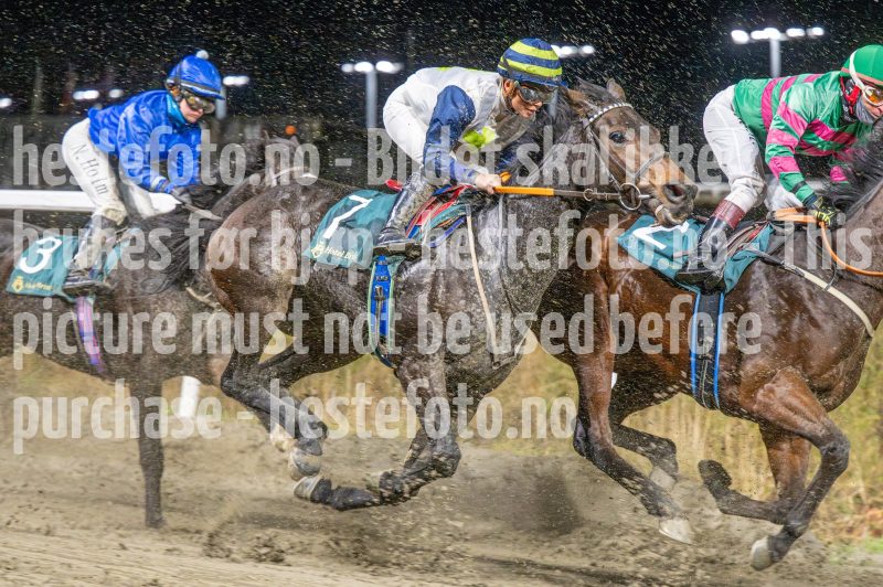 20251113-201050-DSC_1297