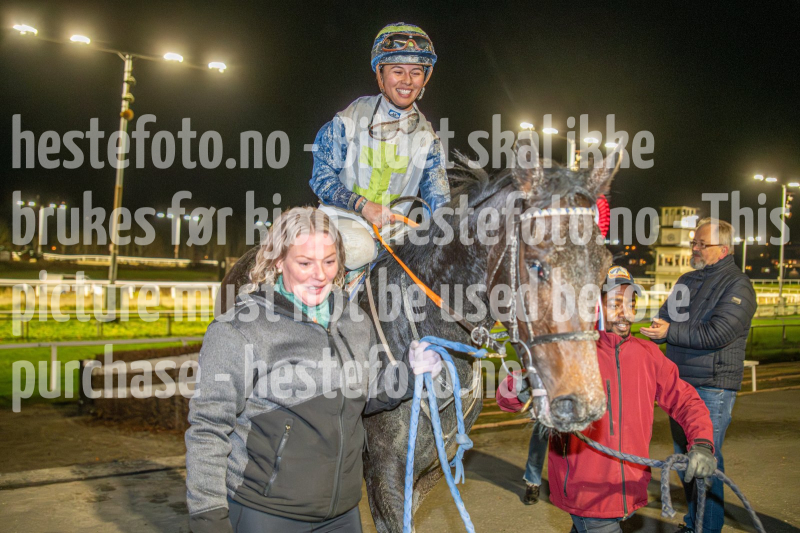 20251113-201950-DSC_0621