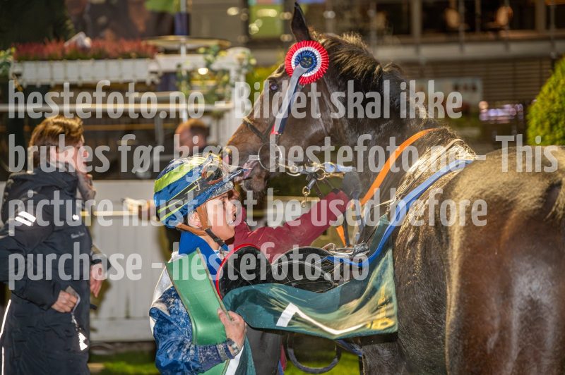 20251113-202047-DSC_0630