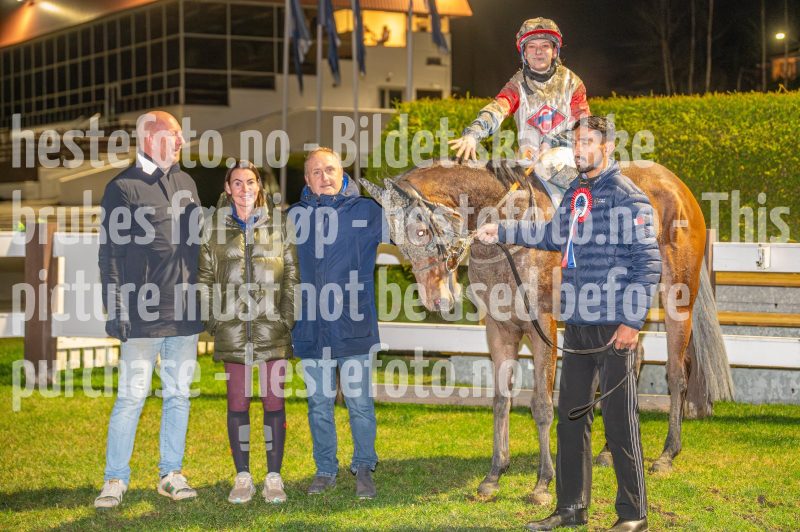 20251113-205931-DSC_0642