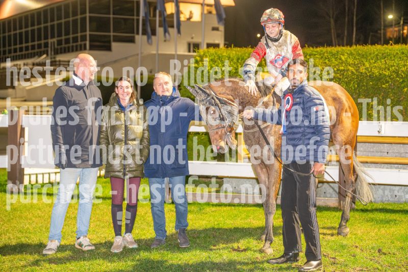 20251113-205931-DSC_0643