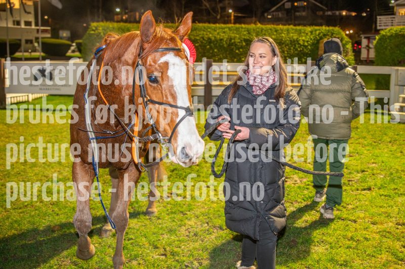 20251113-212914-DSC_0666