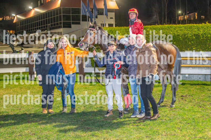 20251113-215438-DSC_0679