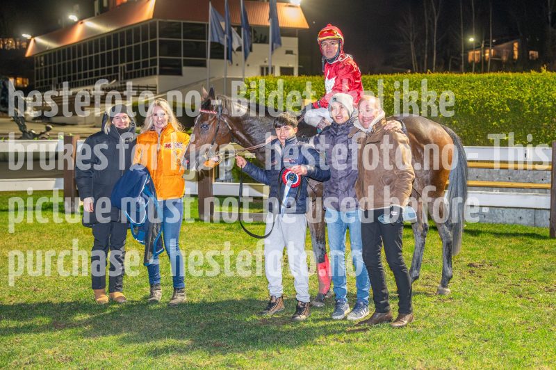 20251113-215439-DSC_0680